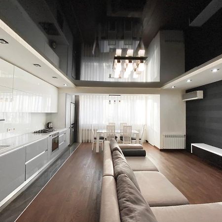 Luxury 2-Bedroom River View Днепър Екстериор снимка