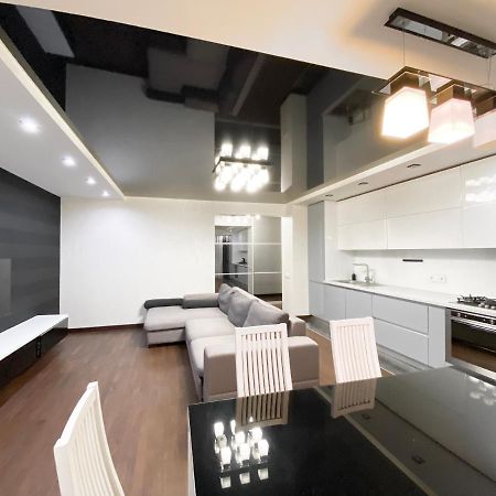 Luxury 2-Bedroom River View Днепър Екстериор снимка