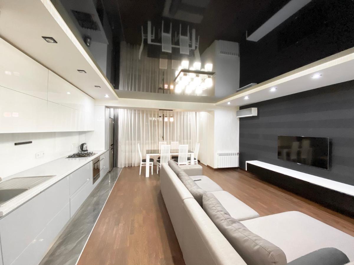 Luxury 2-Bedroom River View Днепър Екстериор снимка