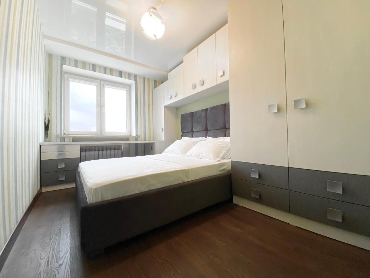 Luxury 2-Bedroom River View Днепър Екстериор снимка